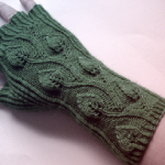 Leafy Fingerless Gloves by Laura Peveler